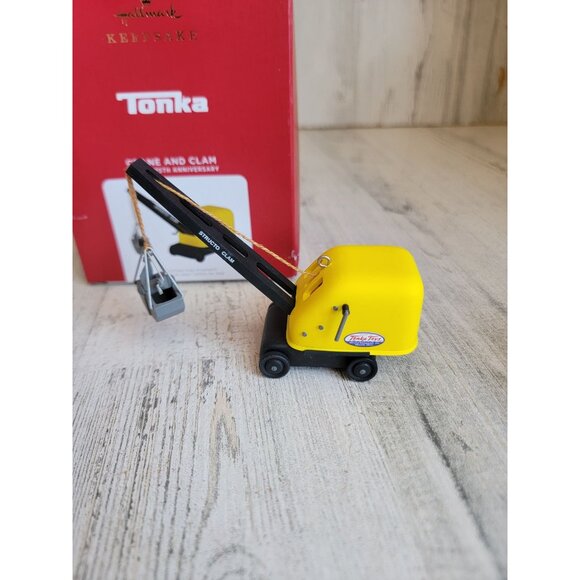 Hallmark Tonka Crane Clam 75th Anniversary ornament Xmas - Picture 2 of 6